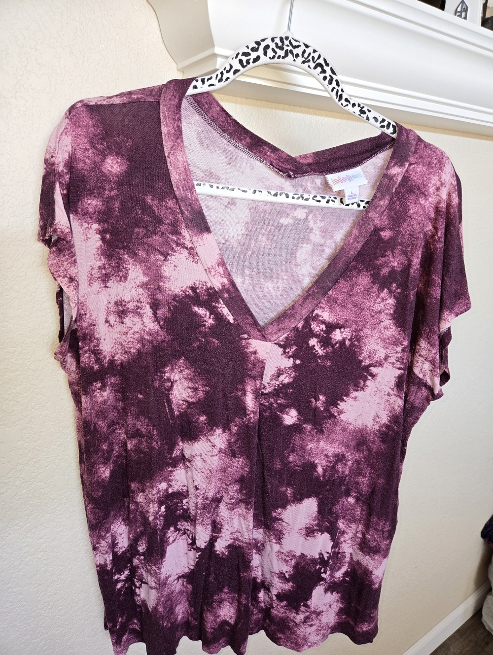 Lularoe Women's V-Neck Tie-Dye Top in Mauve Pink, L